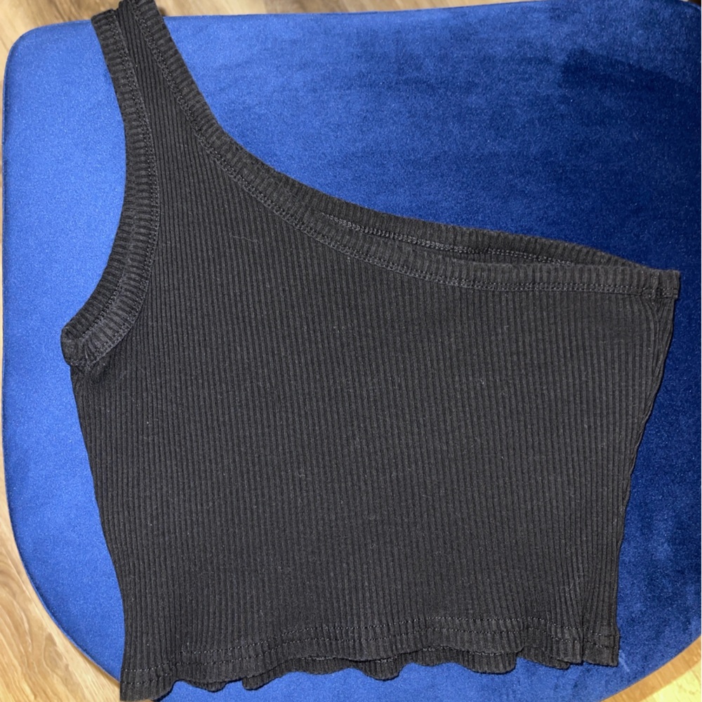 Black One Shoulder Crop Top size L